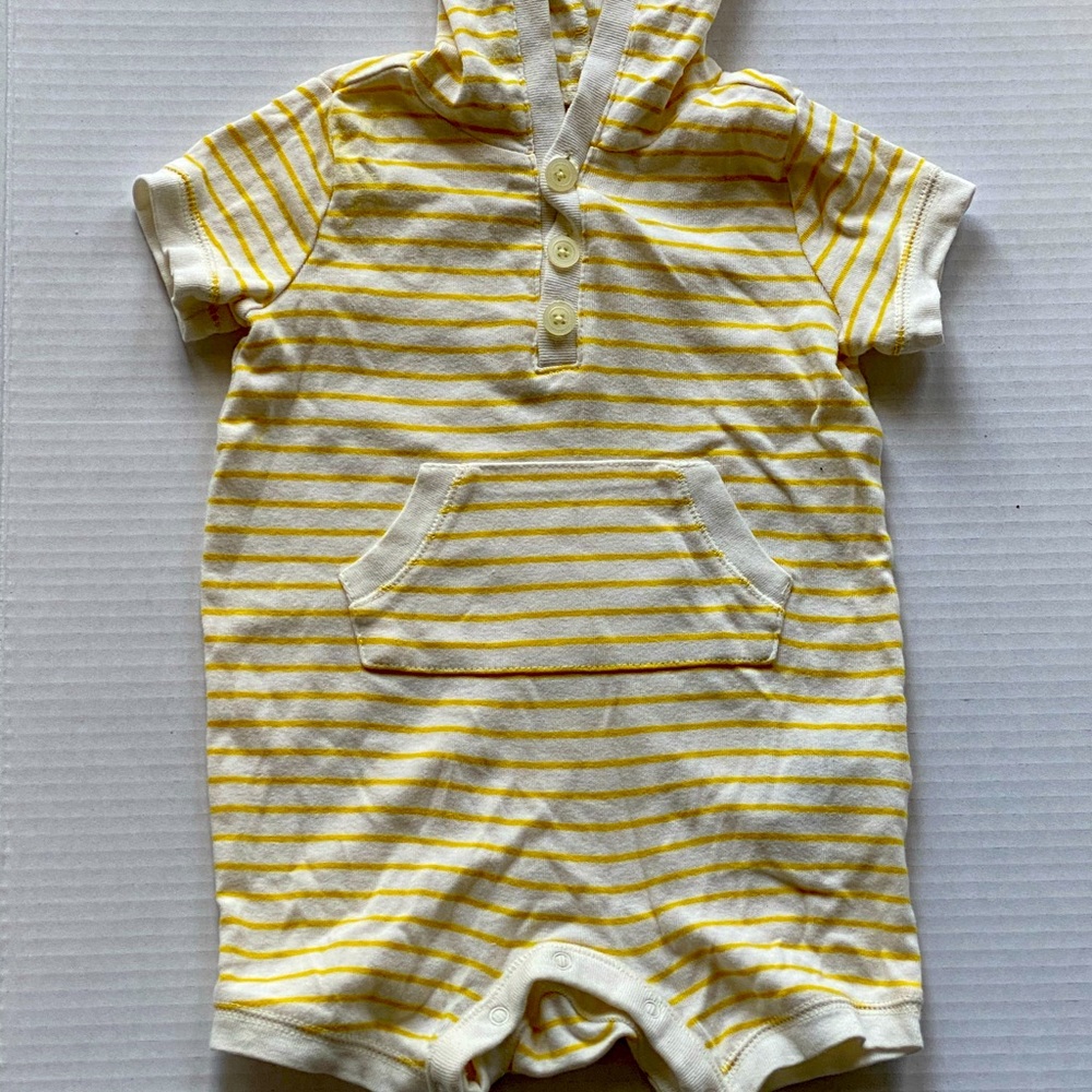 GAP Rompers! 6-12 - Picture 2 of 3